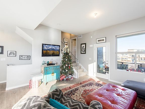 3rd image of 4941 N Valentia St