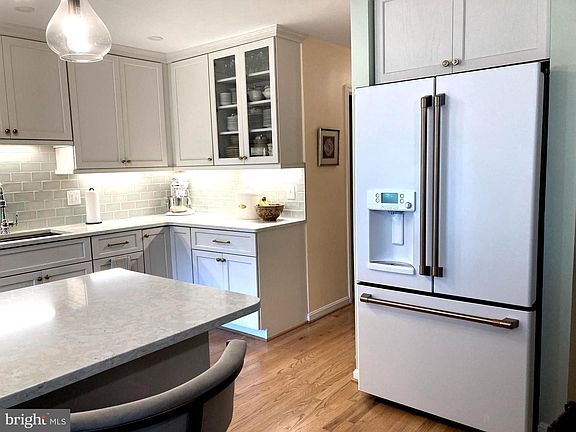 3rd image of 3322 Spring Ln