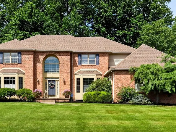 62 Pinecone Dr, Canfield, OH 44406