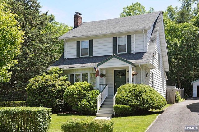 1st image of 61 Derwent Ave