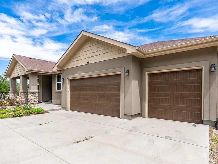 601 Pioneer Hvn — Photo 2