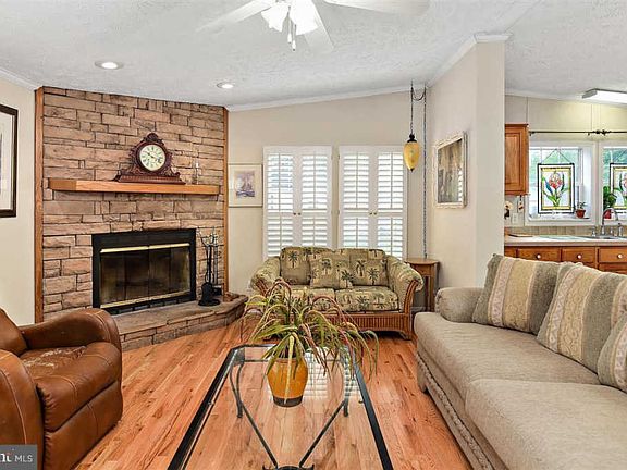 3rd image of 37937 Fenwick Cir