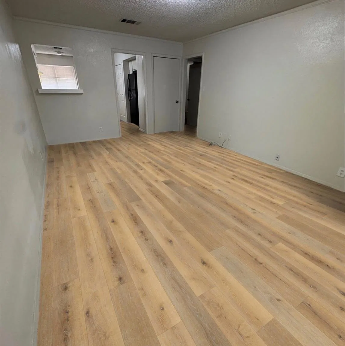 2 bed, 1.0 bath, 1895 sqft, $1,300 — Photo 2