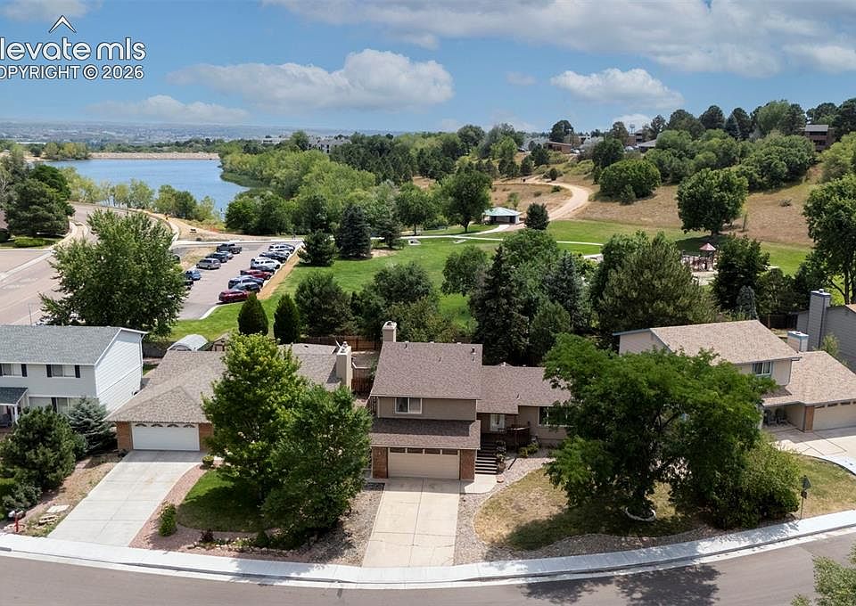 1st image of 3225 Oak Creek Dr E
