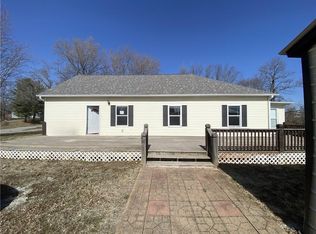 110 S 6th St, Lexington, MO 64067