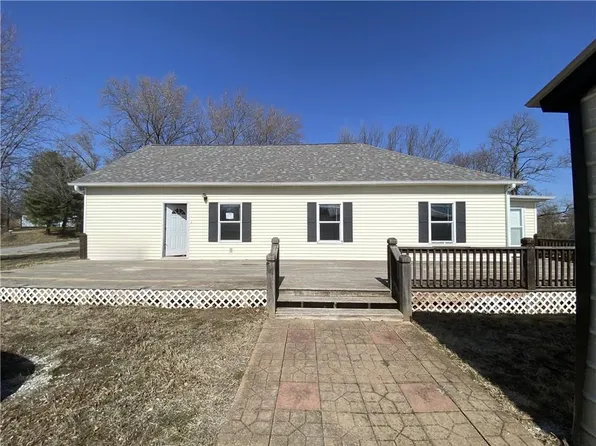 110 S 6th St, Lexington, MO 64067