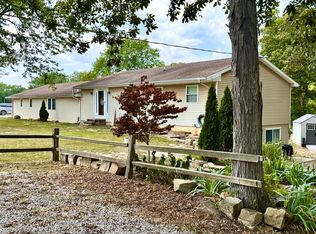 1024 Greendale Lake Dr, Xenia, IL 62899