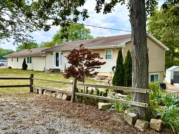 1024 Greendale Lake Dr, Xenia, IL 62899