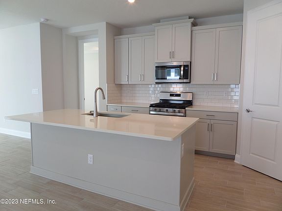 3rd image of 359 LADYSLIPPER Drive