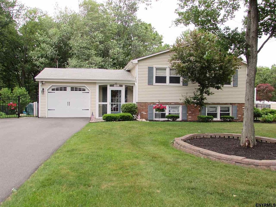 1st image of 12 Briarfield Dr