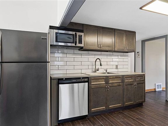 4th image of 364 Forest Ave