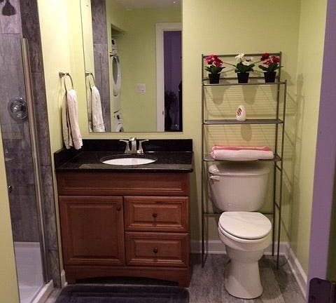 luxurious full bathroom