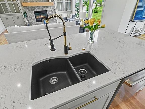 5th image of 17021 King St