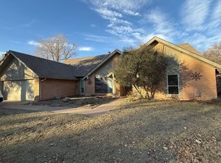 1902 Lorean Dr, Enid, OK 73703