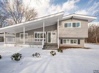 2208 Sprucewood Ln, Lindenhurst, IL 60046