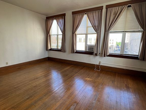 5th image of 318 Brady St #8