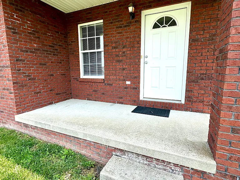 638 Hampton Way #B — Photo 33