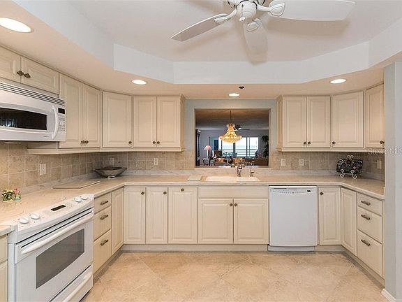 3rd image of 550 Flamingo Dr #202
