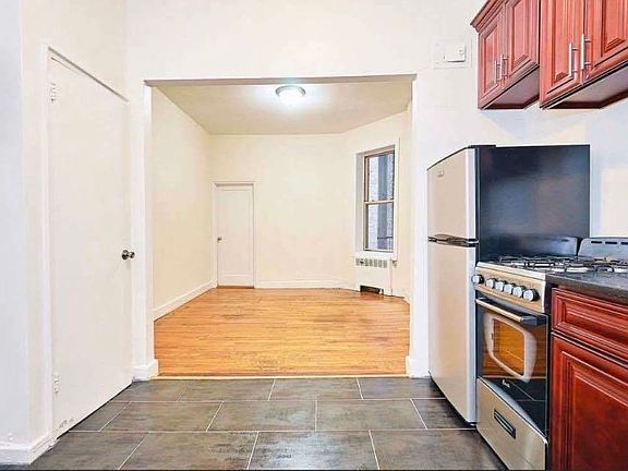 2nd image of 724 Amsterdam Ave APT 1C