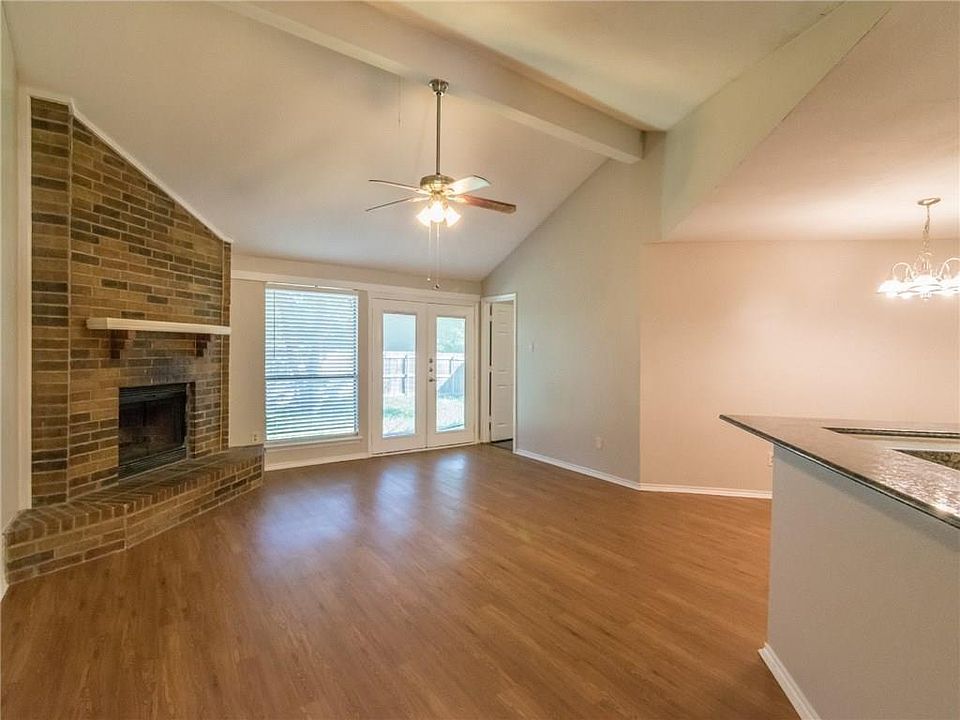 1st image of 1023 Cresthaven Dr
