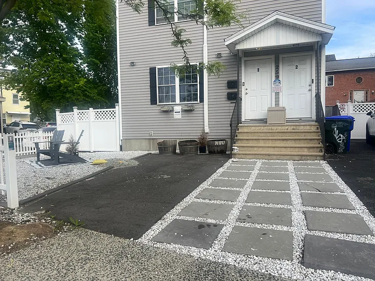 259 Carpenter St — Photo 1