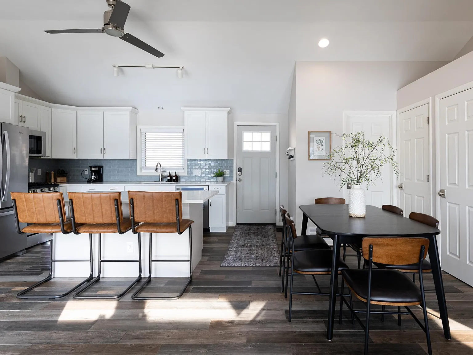3 bed, 1.5 bath, 1524 sqft, $2,200 — Photo 3