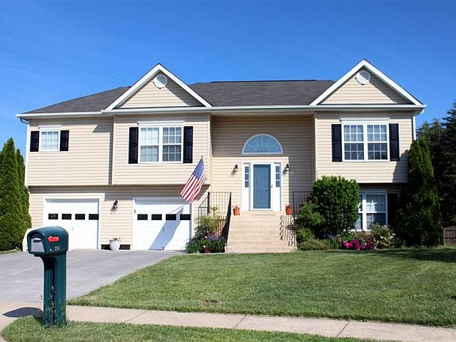 1st image of 214 Trefoil Ct