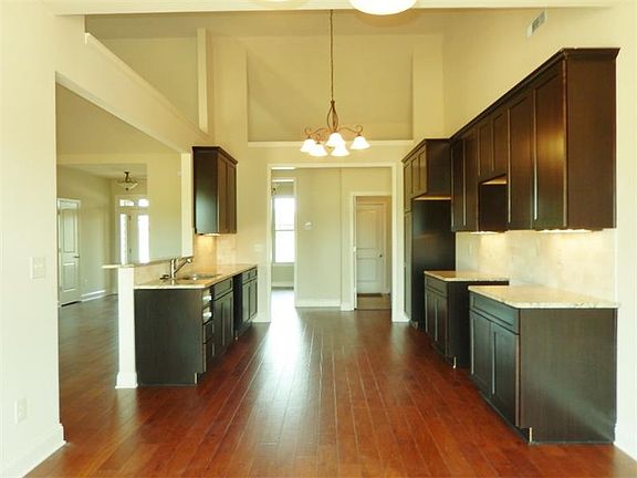 2nd image of 38 Sawtooth Oak Dr