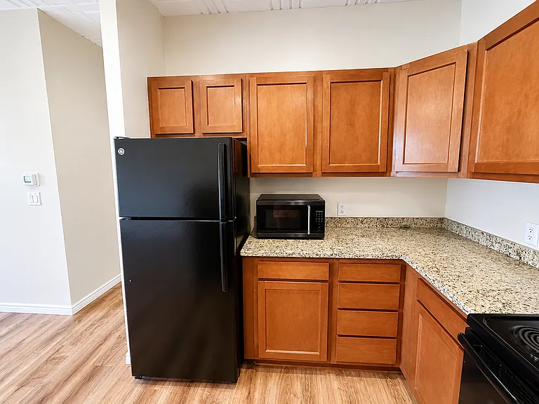 500 Red Table Apartments — Photo 32