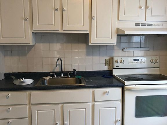 Kitchen electric glass top range