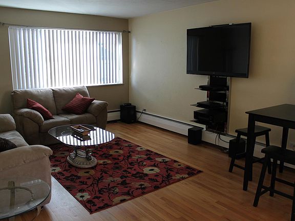 3rd image of 1056 N Marion St