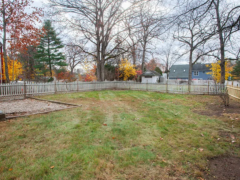 19 Fairview St — Photo 40