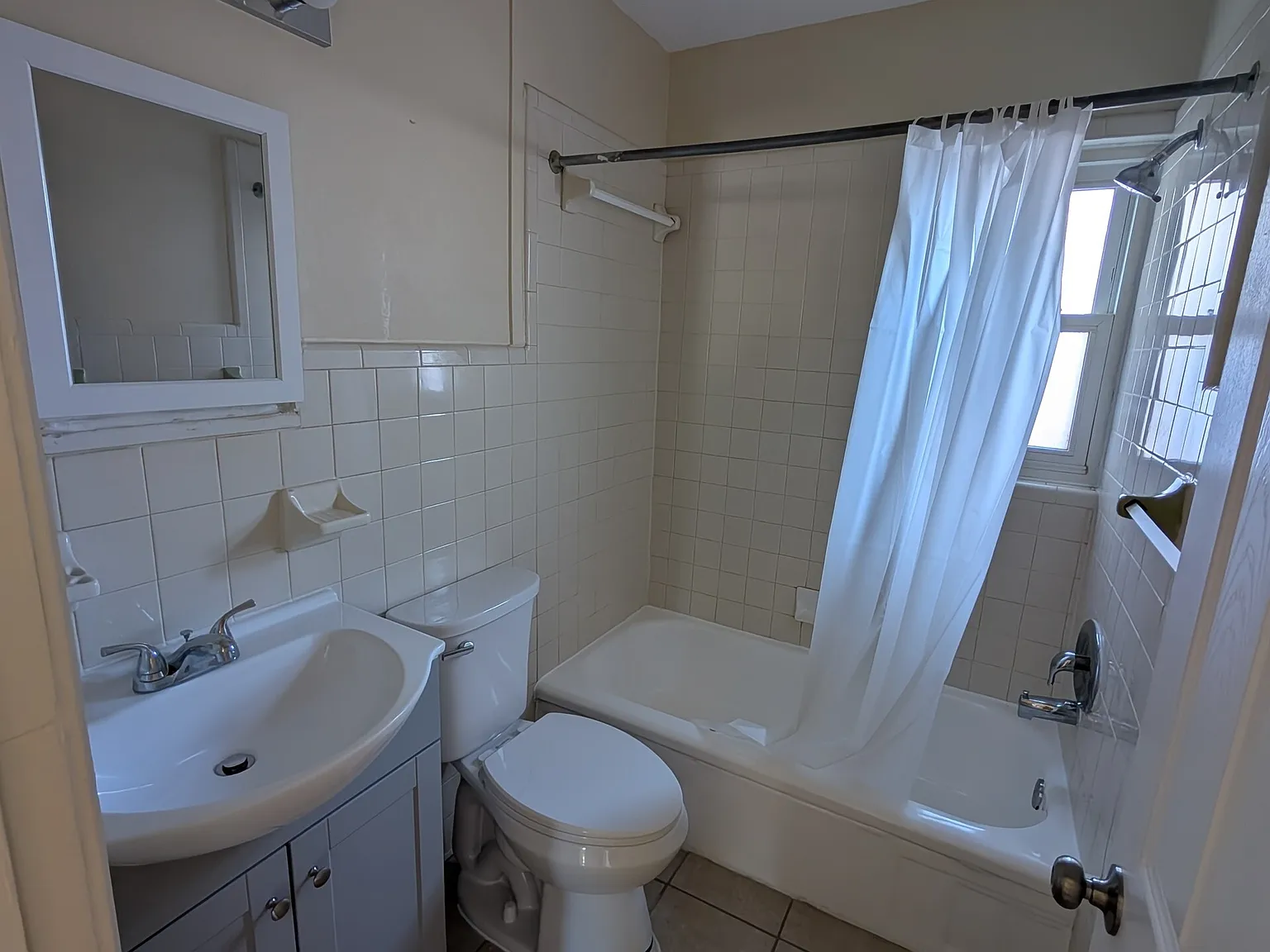 4 bed, 1400 sqft, $2,800 — Photo 4