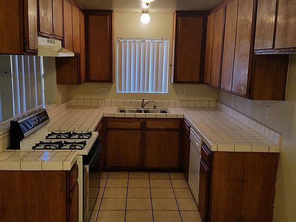3rd image of 11943 Grevillea Ave APT 4