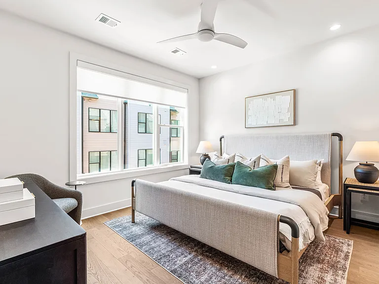 813 Niantic St #813 — Photo 3