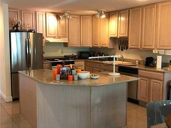 5th image of 14 Yennicock Ave