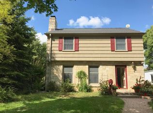 900 E Hampton Rd, Whitefish Bay, WI 53217