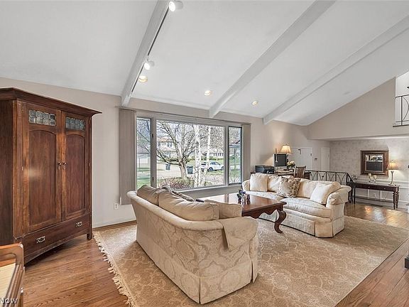 2nd image of 1743 Larkspur Dr