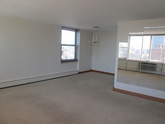 4th image of 336 W Wellington Ave APT 2101