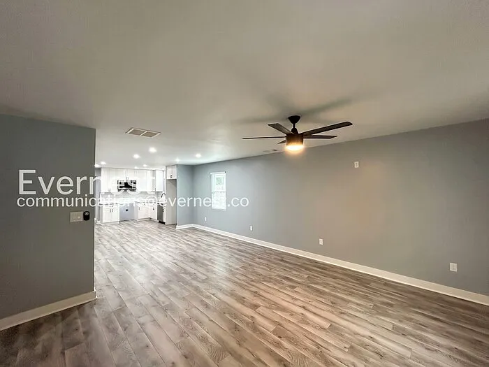 1621 Locust St — Photo 6