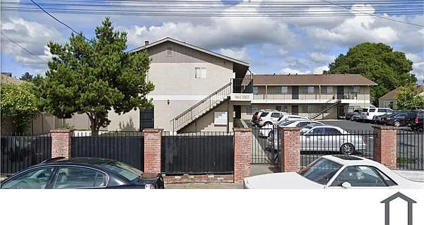 9840 E St #5 — Photo 4