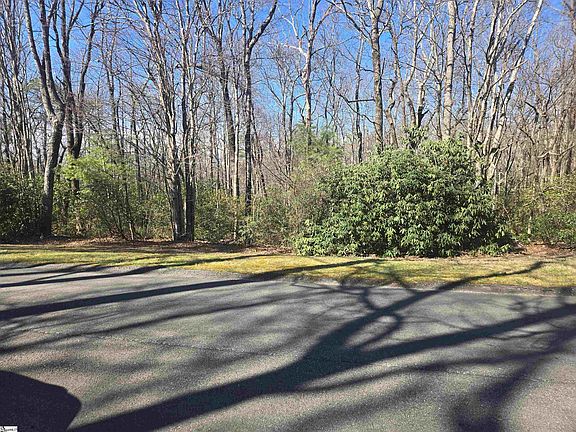 2nd image of 319 Cliff Ridge Dr