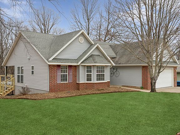 2nd image of 15 Rillington Dr