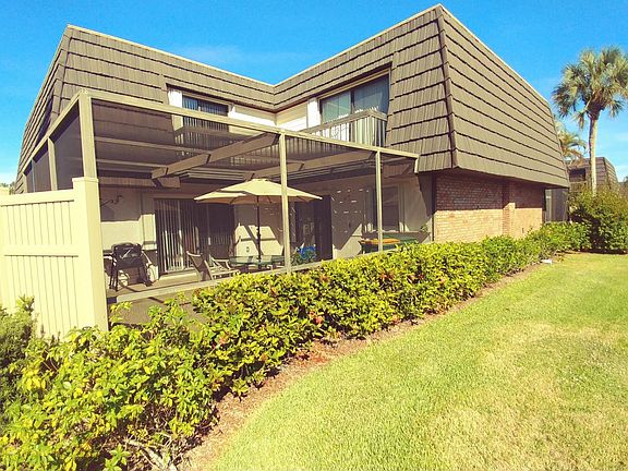 2nd image of 104 Lake Point Ln