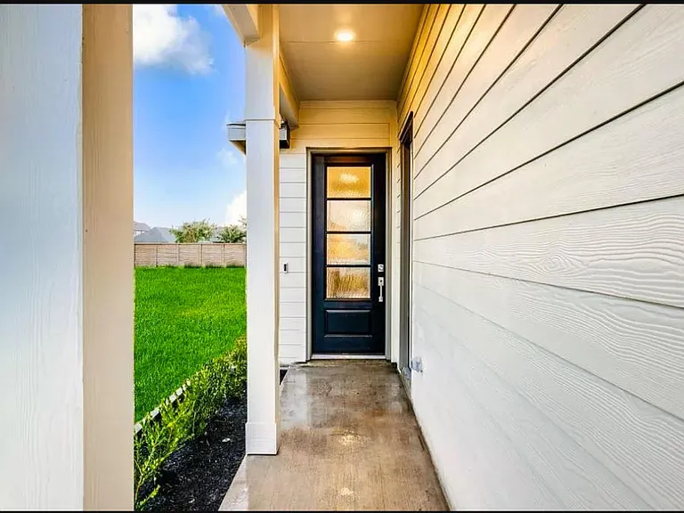 4135 Balboa Dr — Photo 2