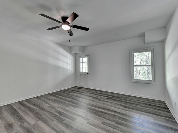 Guest bedroom (with daylight)