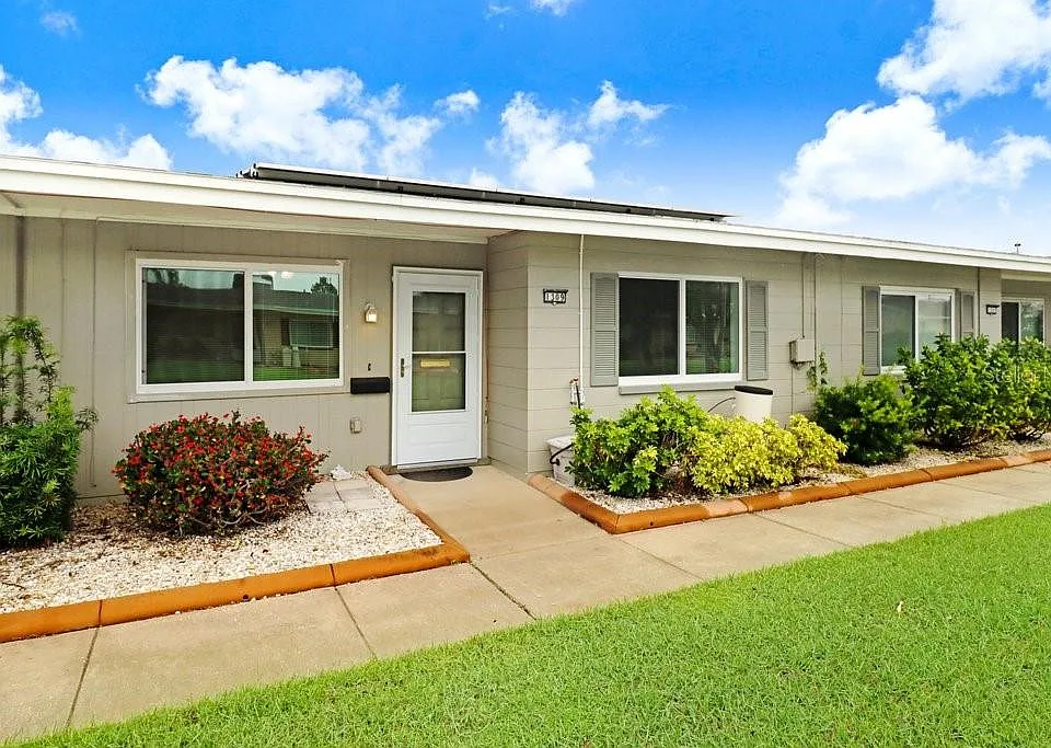 1309 Warwick Ct