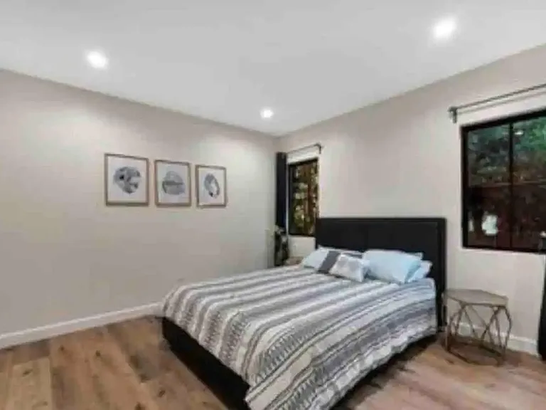 8702 Dorrington Ave — Photo 14