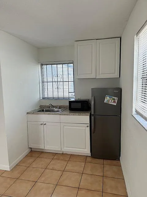 Studio, 1.0 bath, 200 sqft, $1,000 — Photo 2