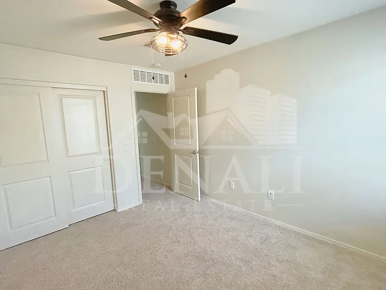866 E Artesia Pl — Photo 27